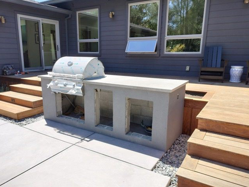 Outdoor Kitchen